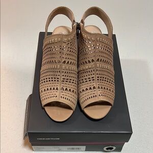 Women’s NWB Vince Camuto Derechie Perforated Wedge Heel Tan, 6.5